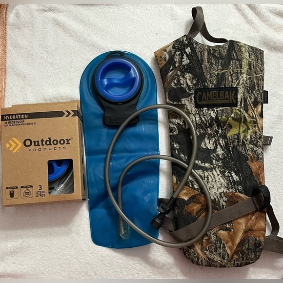 Camelbak camouflage hydration hike/hunt backpack bundle w/ 2 bladders 1.5L&3L - Picture 8 of 9